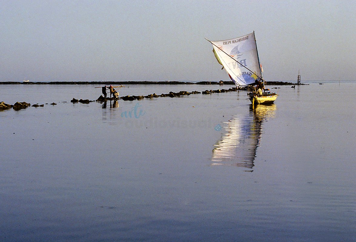 INDONESIA 1993, a Travel, Submarine and Photographic Expedition to Indonesia during august and september 1993